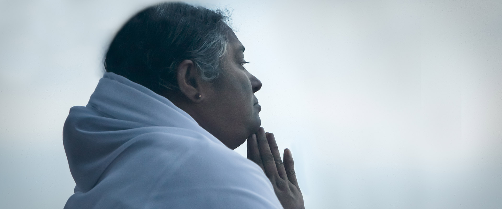 Amma portrait praying