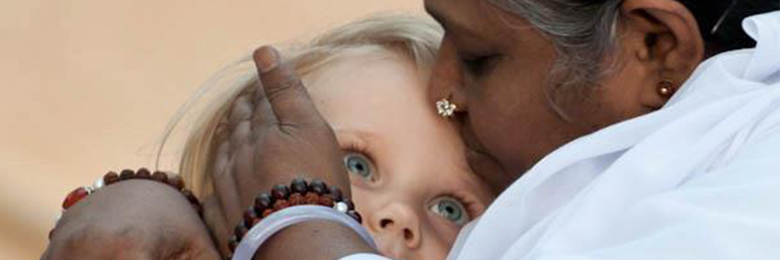 amma giving darshan