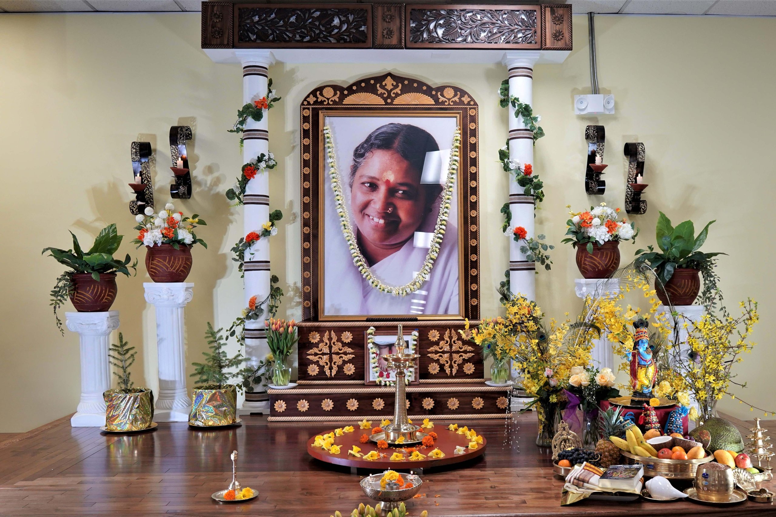 The satsang hall altar at MA Center Chicago