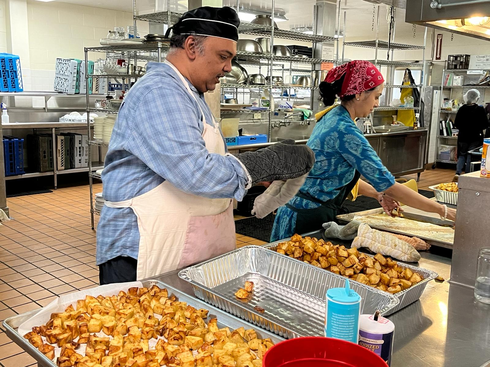 Mother's Kitchen volunteers preparing meals at MA Center Chicago
