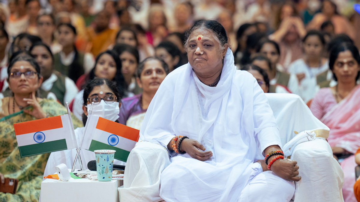 Amma Initiates a Humanitarian Project as Part of Civil 20 India