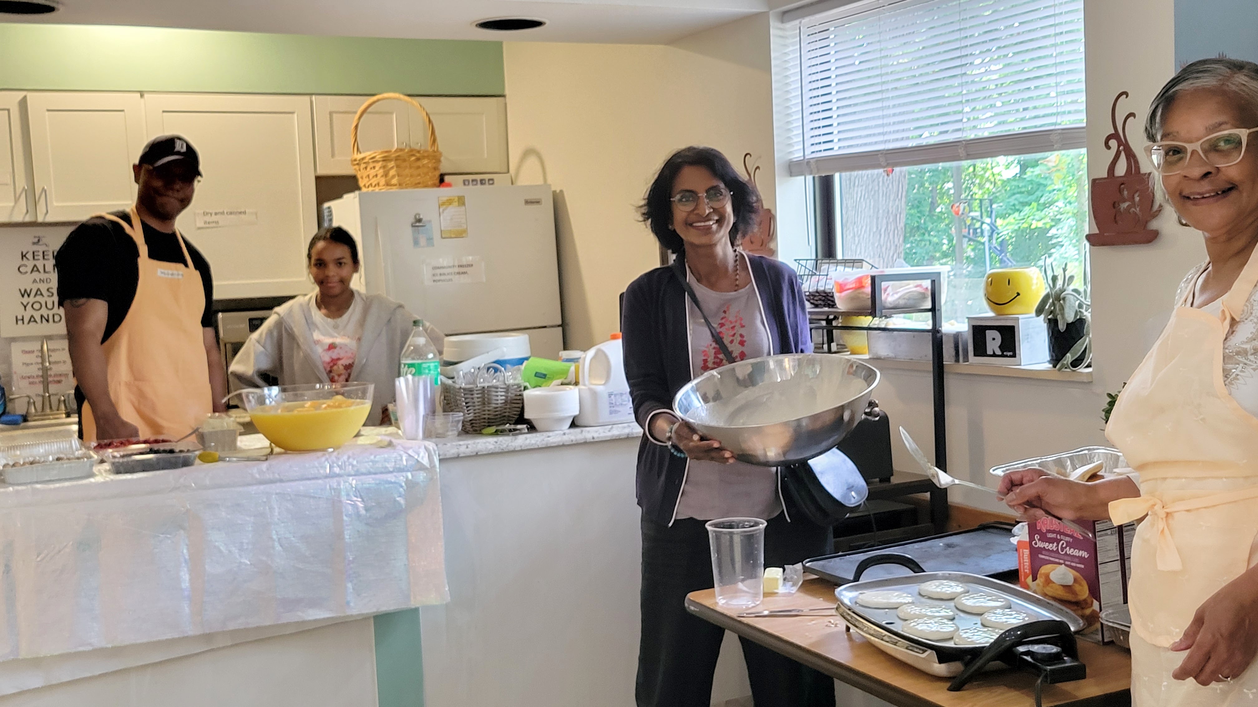 Mother's Kitchen volunteers