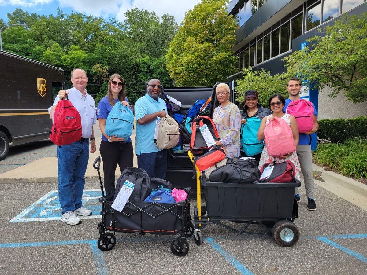 Guru Purnima backpack drive volunteers