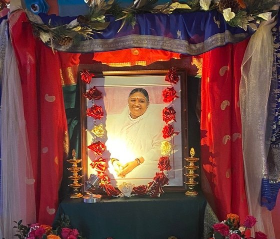 The Amma altar at a New England satsang