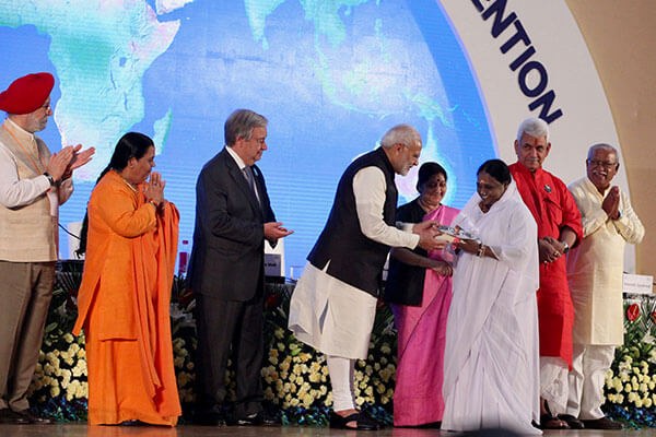 Indian Prime Minister Modi, felicitates Amma for her outstanding contribution