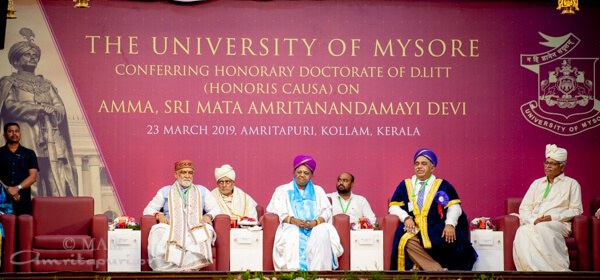 University of Mysore confers honorary Doctorate of Letters to Amma