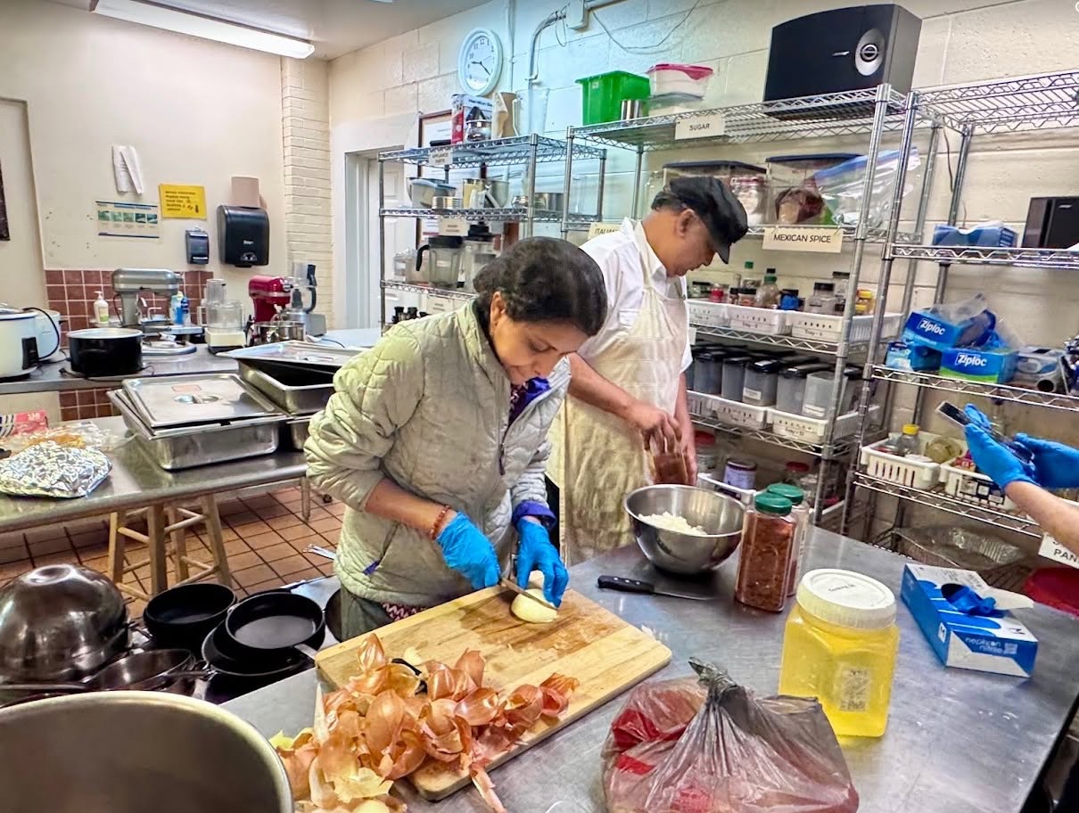 MA Center Chicago volunteers preparing a vegetarian meal in the Center kitchen