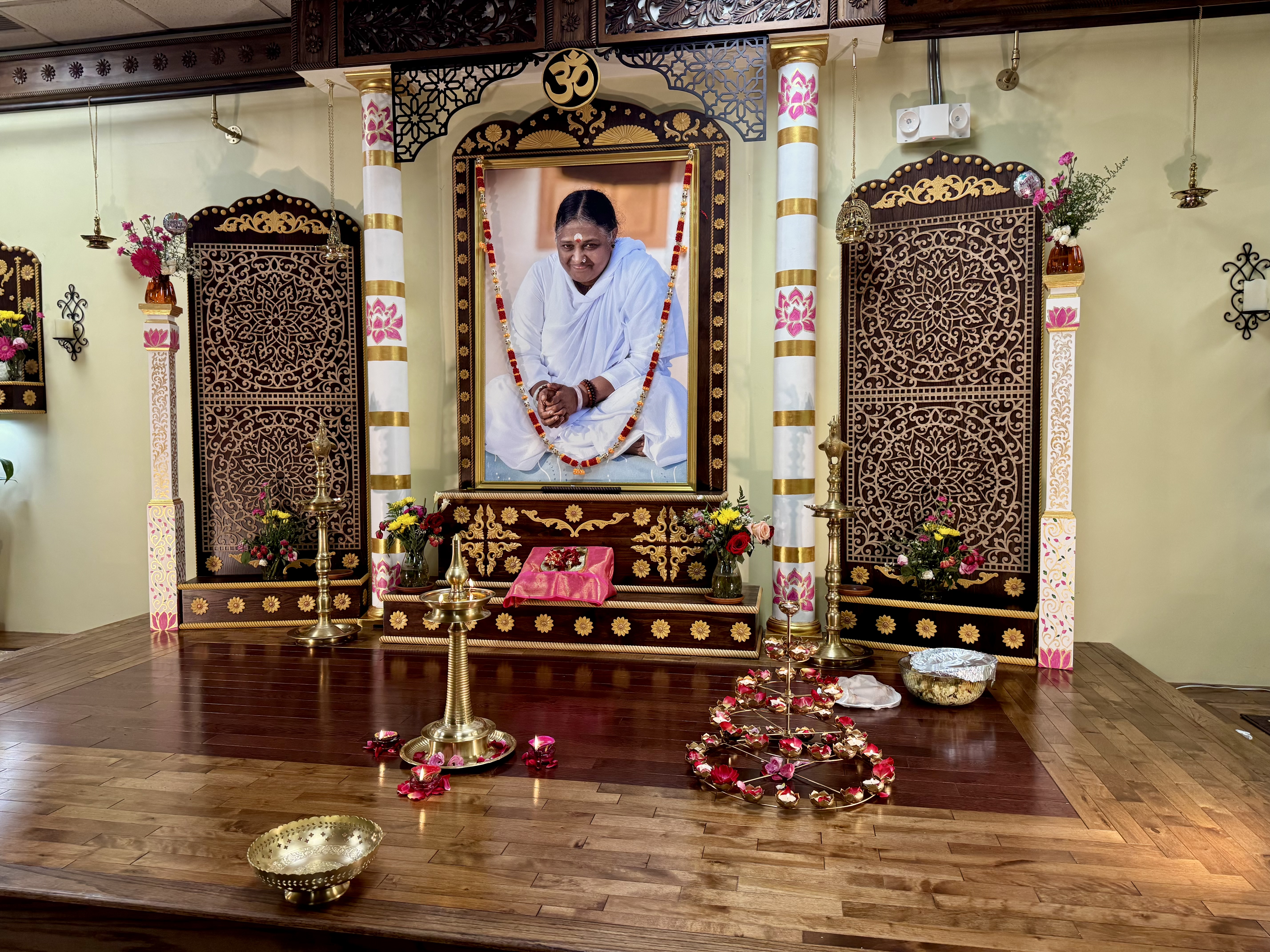 MA Center Chicago altar