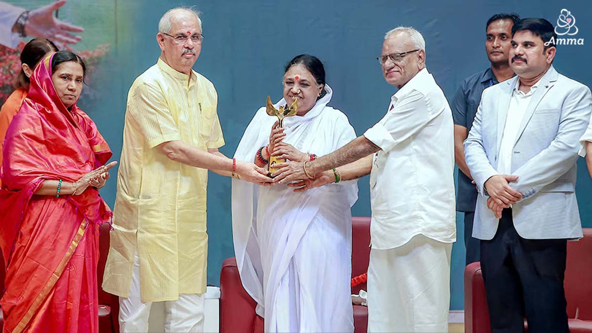 Amma with dignitaries at the first Janani Award ceremony at Amritapuri Ashram