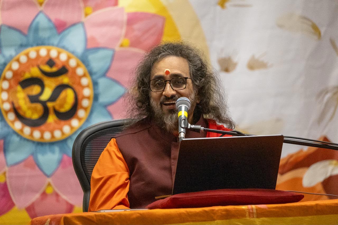 Swami Amritaswarupananda Puri greeting devotees on his North American tour