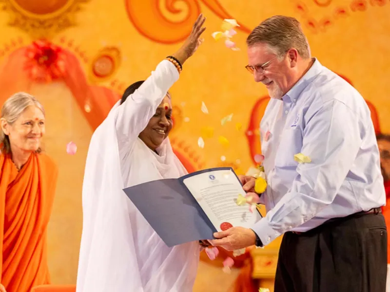 Amma Embraces Chicago, North America Tour 2024
