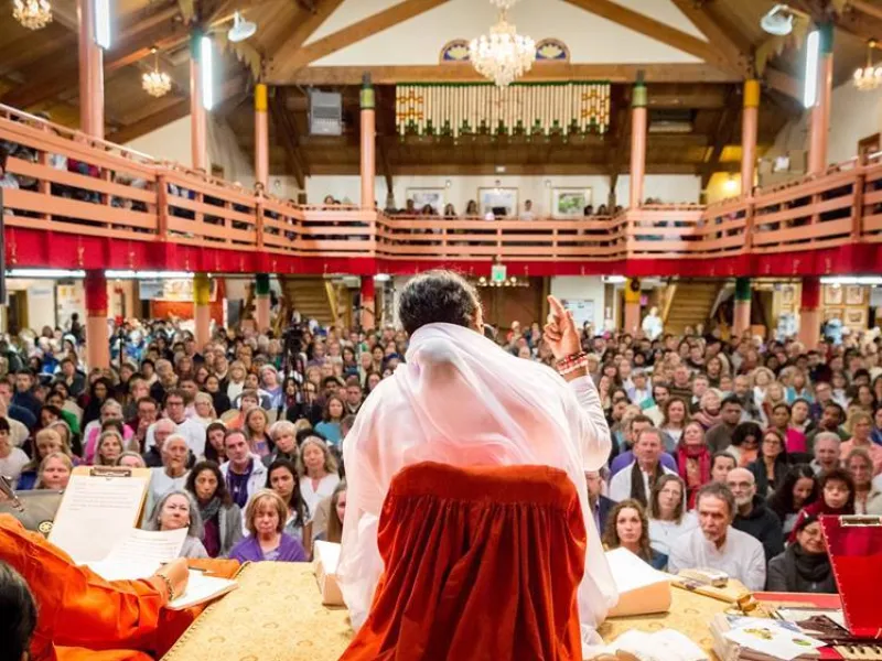 Amma addressing the community at MA Center San Ramon
