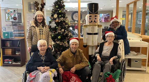 Amma Canada volunteers with Bennett seniors