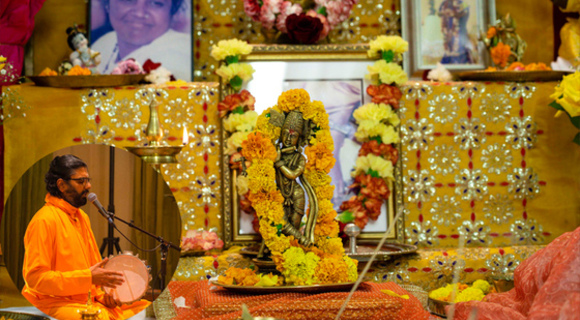 Krishna murthi with garland on altar with Ramanandamrita Chaitanya