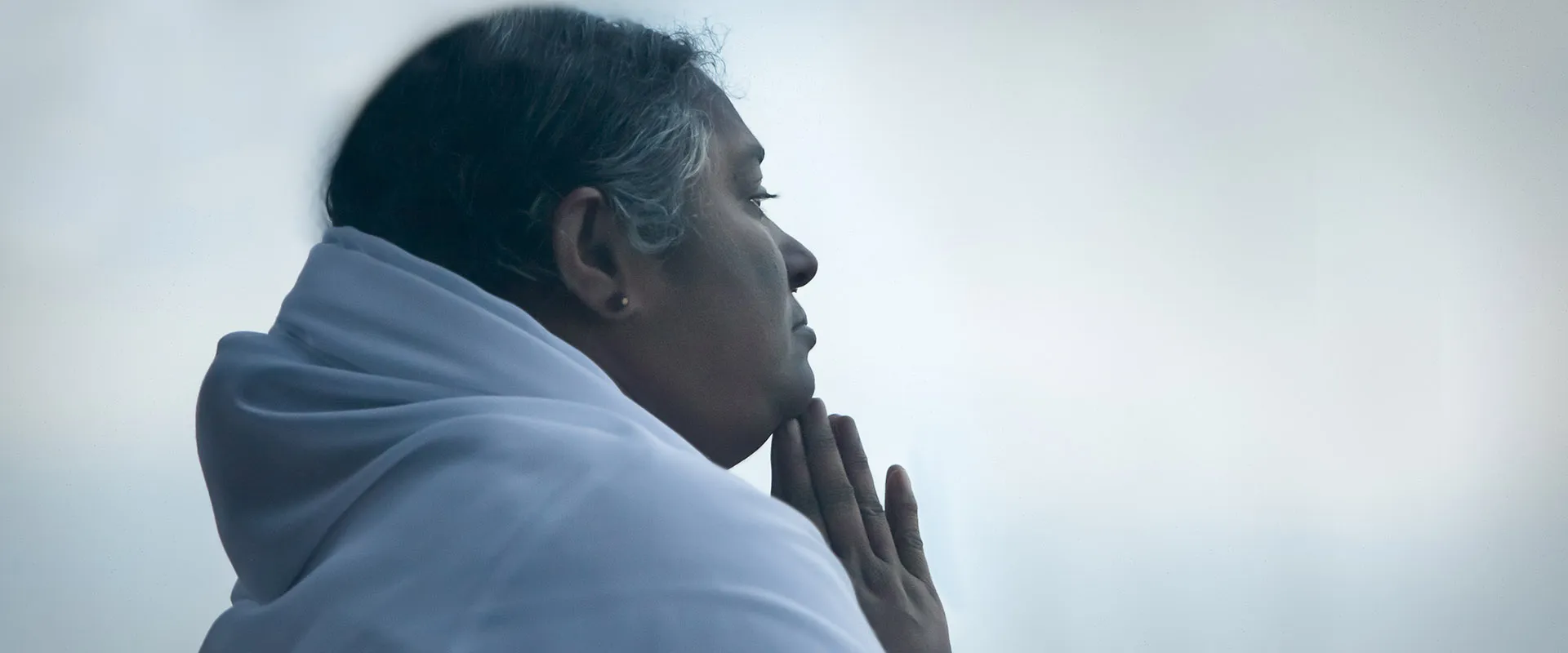 Amma portrait praying