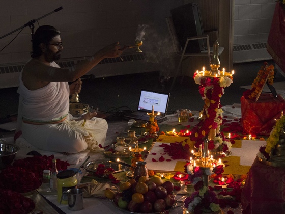 Br. Ramanand performing Arati