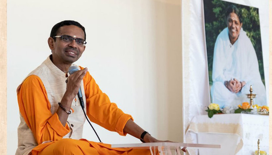 Swami Shubhamritananda Puri