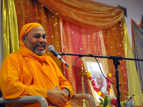 Dayamrita Swami visits Queens Satsang