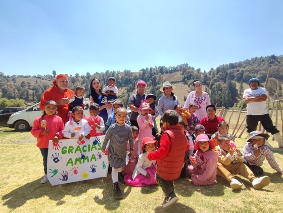 Embracing the World adopts the local school in Toluca, Mexico