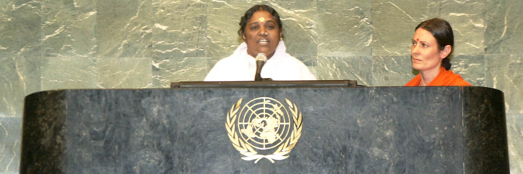 Amma addressing the United Nations